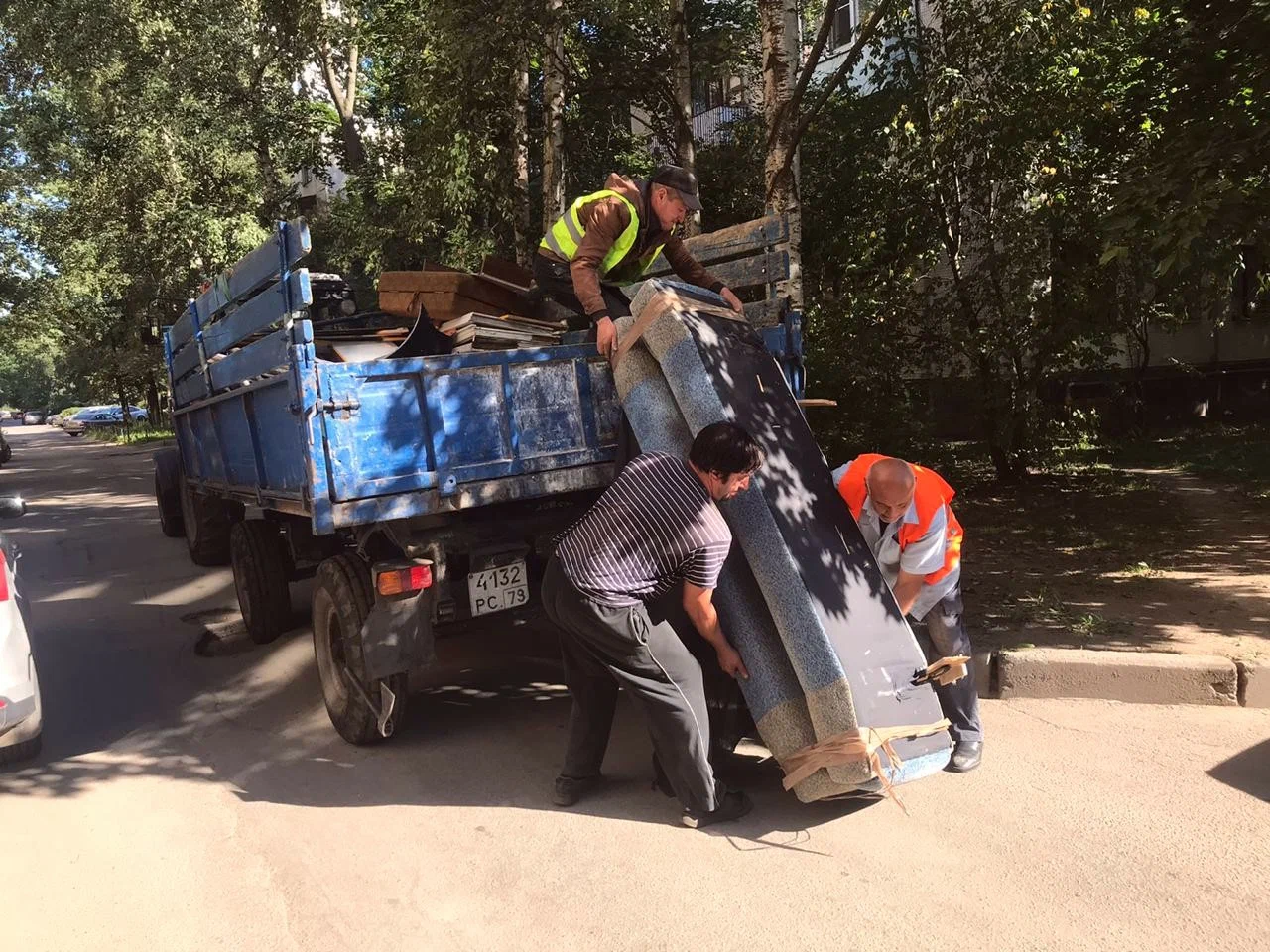 Профессиональный вывоз крупногабаритного мусора в Губахе в октябре