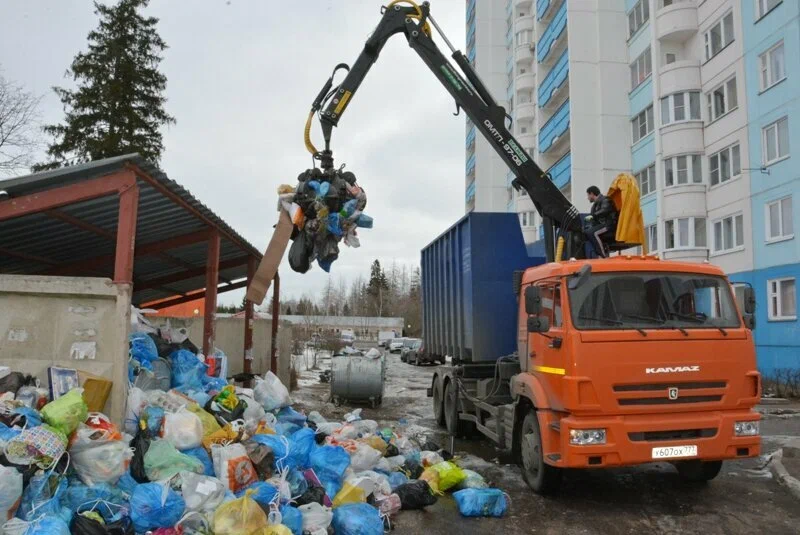 Вывоз бытового мусора в Губахе с погрузкой в октябре