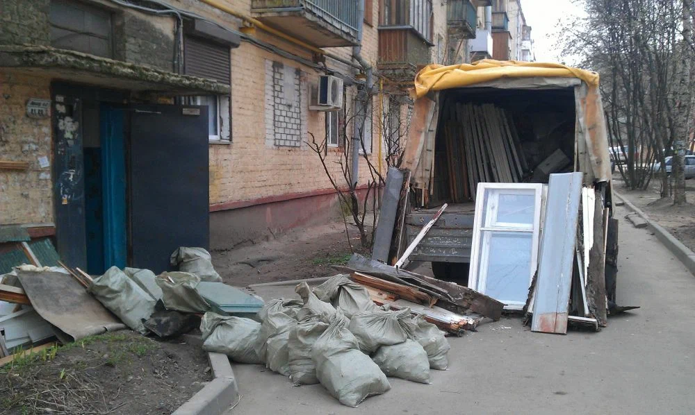 Вывоз мусора после ремонта в Губахе от ПроМусор — цены от 4665 руб., быстро и недорого