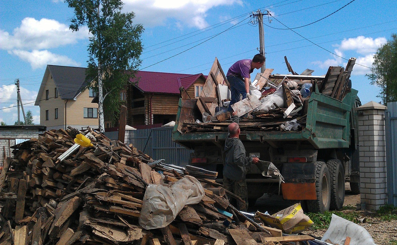 Вывоз мусора после переезда в Губахе от ПроМусор – заказать утилизацию и уборку хлама от 2747 руб
