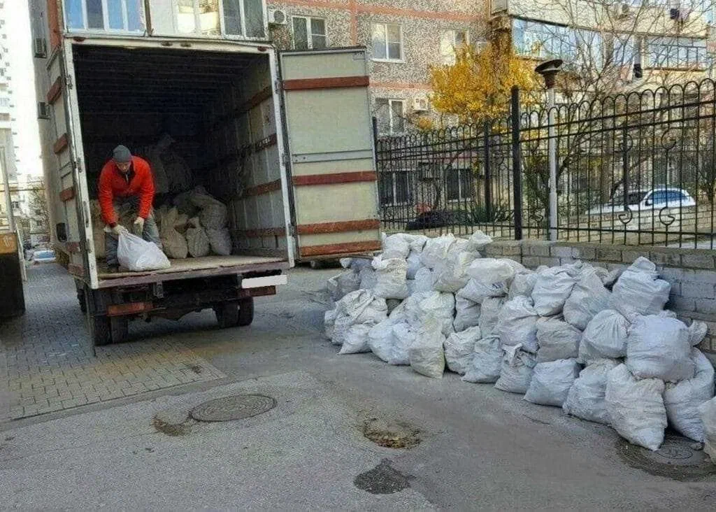 Вывоз мусора после переезда в Губахе в октябре