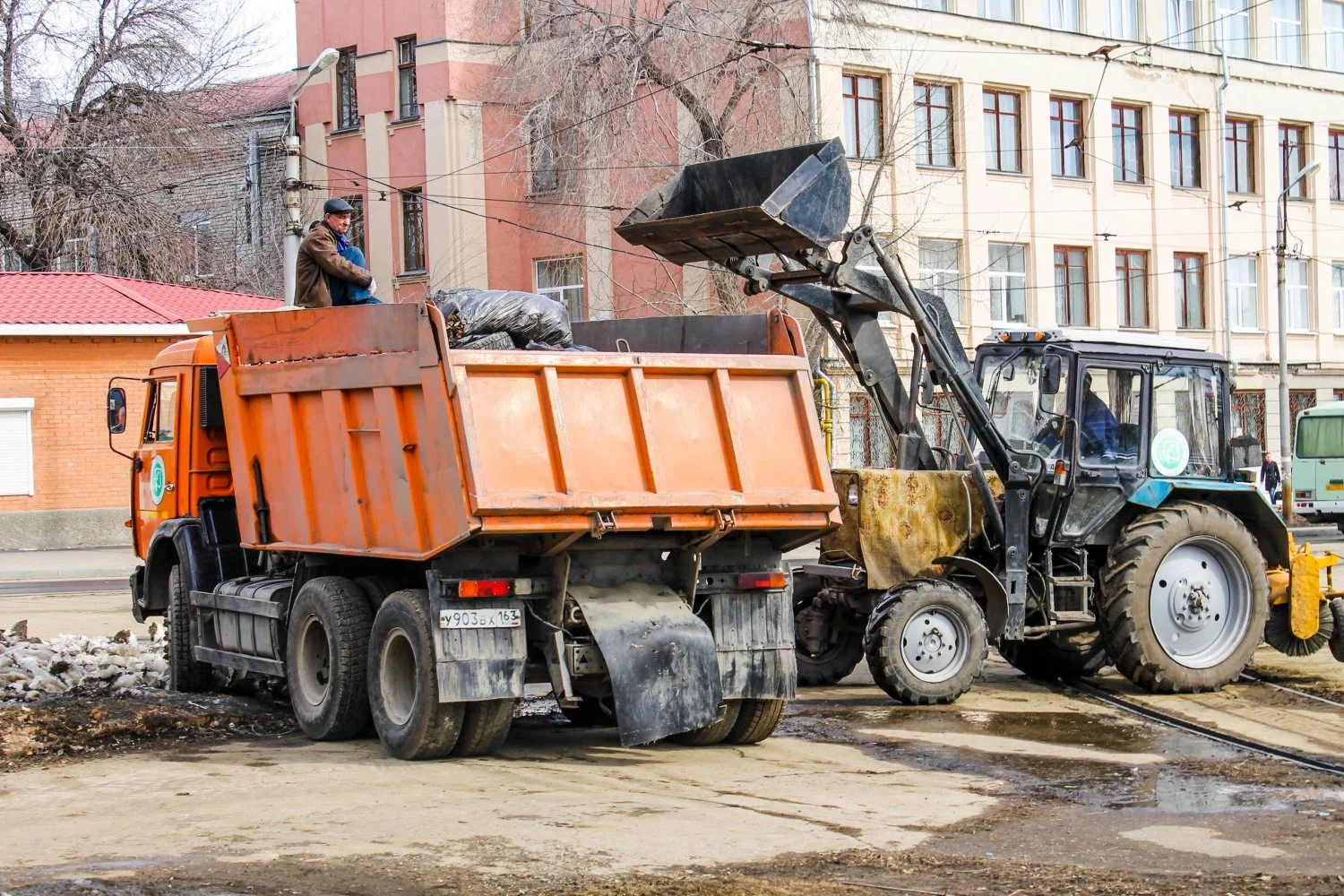 Вывоз мусора Камазом в Губахе – аренда и заказ Камаза 10 тонн от 2436 руб. в ПроМусор