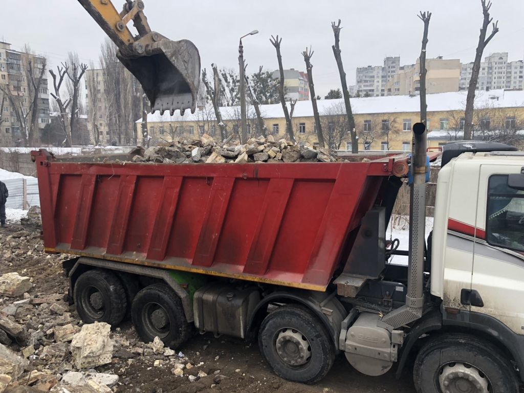 Вывоз мусора Камазом в Губахе в октябре