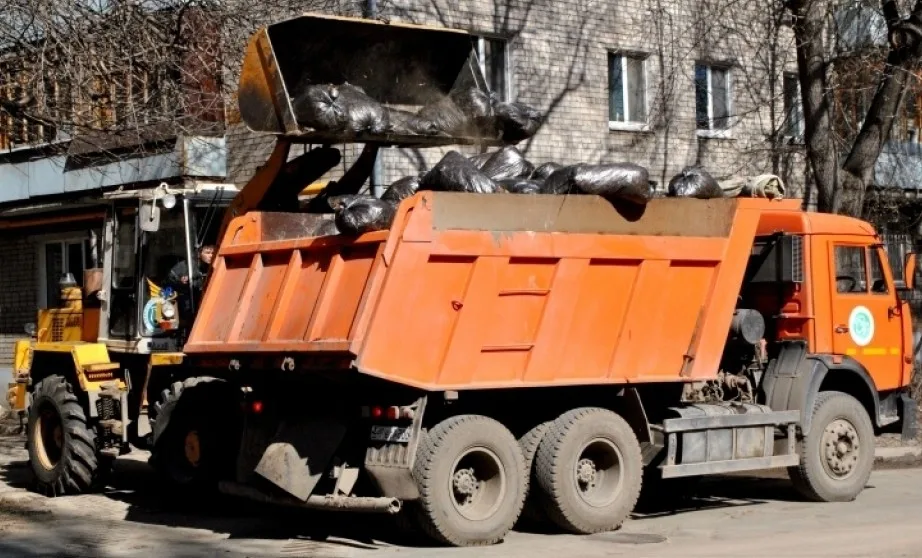 Вывоз мусора грузовым фургоном 5 тонн в Губахе – ПроМусор, аренда, цена от 1607 руб