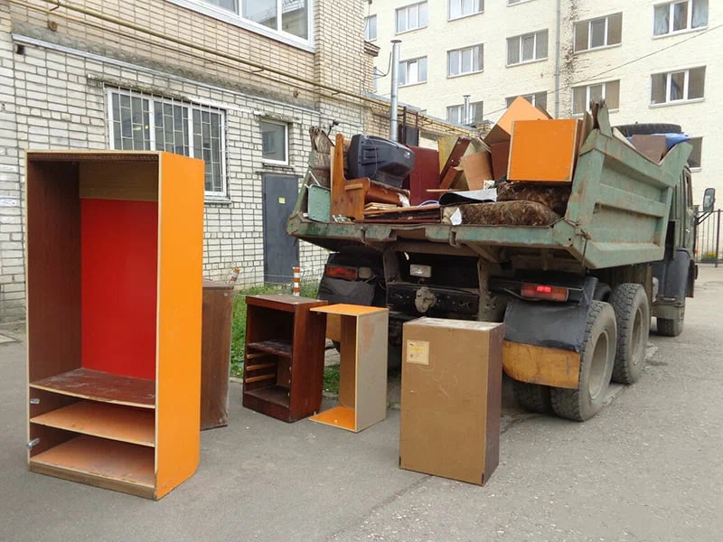 Вывоз шкафа в Губахе от ПроМусор — недорого, демонтаж, утилизация, вывоз из квартиры от 881 руб