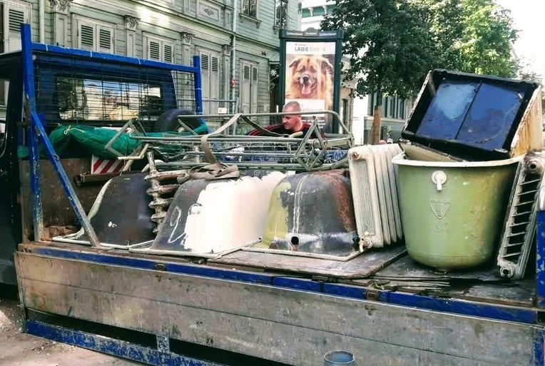 Вывоз старой сантехники в Губахе от ПроМусор: быстро, недорого от 570 руб., утилизация и грузчики