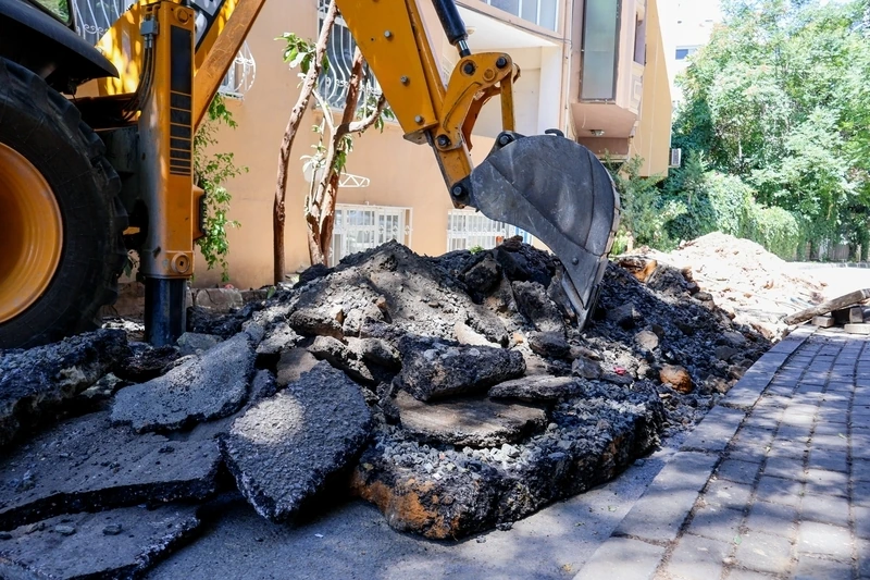 Вывоз асфальтового скола, боя, кусков и отходов в Губахе — ПроМусор от 570 руб