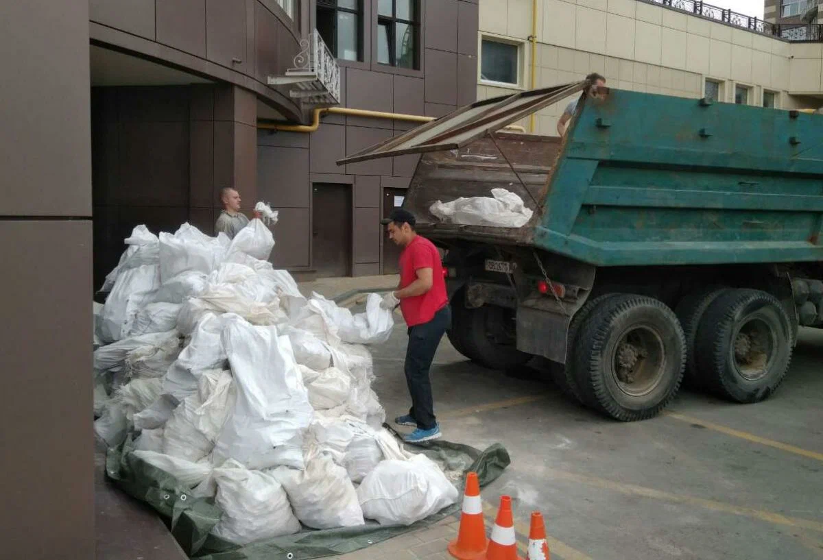 Вывоз мусора из подвала в Губахе от ПроМусор – уборка, разбор завалов и очистка, цены от 2488 руб