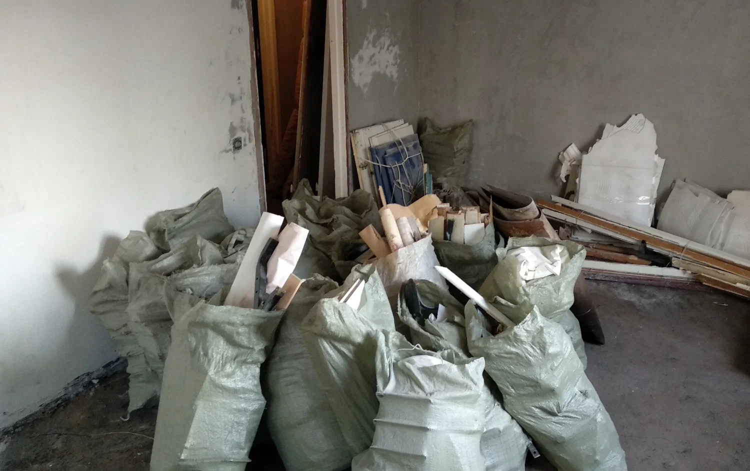 Уборка строительного мусора с вывозом и утилизацией в Губахе в октябре