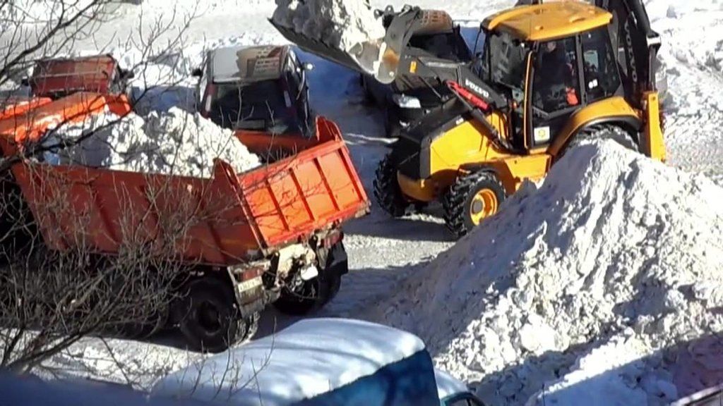 Вывоз снега с погрузкой в Губахе для организаций и частных лиц в октябре