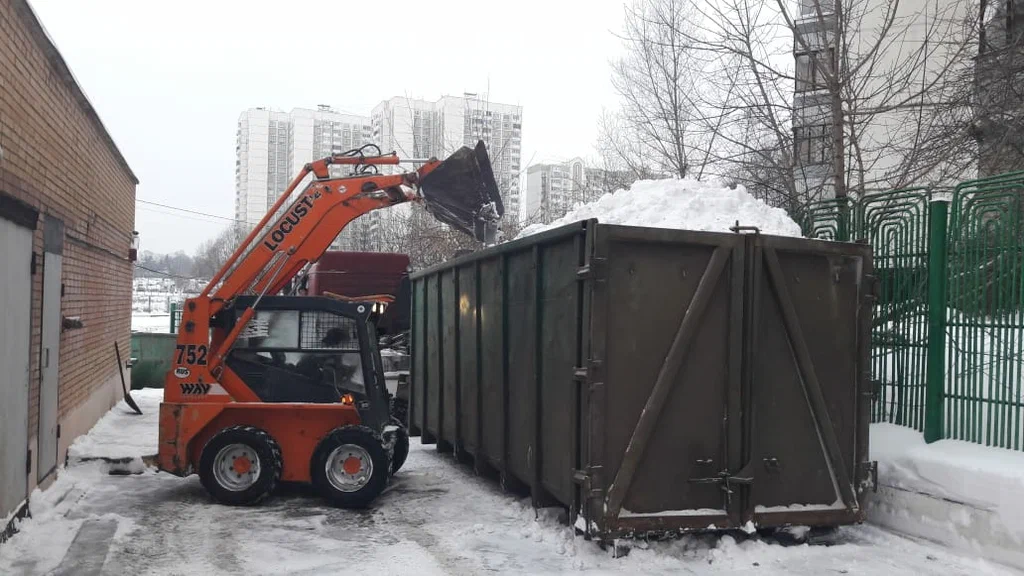 Вывоз снега контейнерами в Губахе — цена от 3317 руб., заказать контейнер для снега в ПроМусор