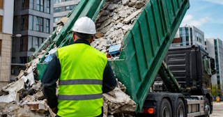 Вывоз строительного мусора в Губахе: услуги лицензированной компании — ПроМусор